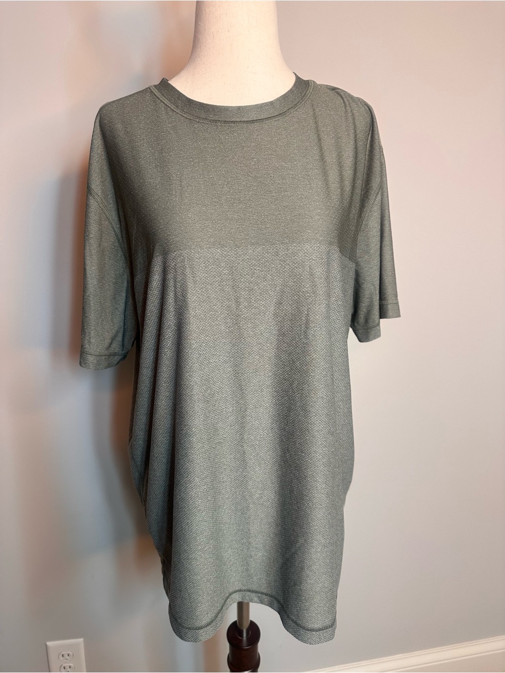 Sz L Vuori Grandview Tech Tee sage green two tone short sleeve crew neck